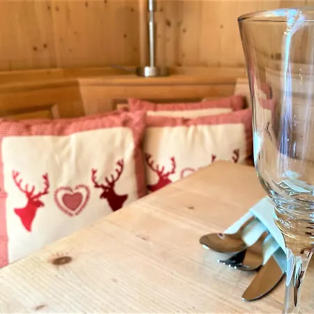 Chalet / Urige Stamperlhuette Auf Ue. 1250m+dampfbad شاليه *