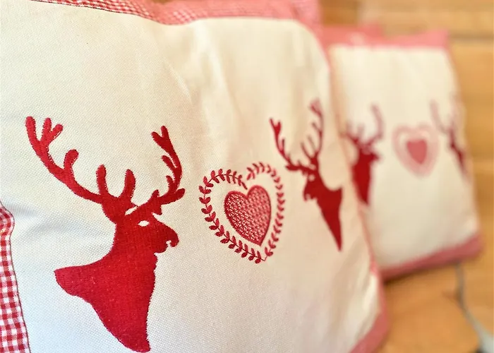 Chalet / Urige Stamperlhuette Auf Ue. 1250m+dampfbad شاليه هوهنتاورن